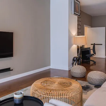 Classy 3bdr By Lovelystay *