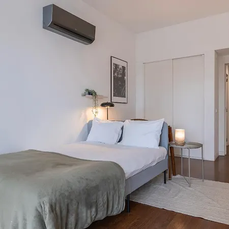 Classy 3bdr By Lovelystay *