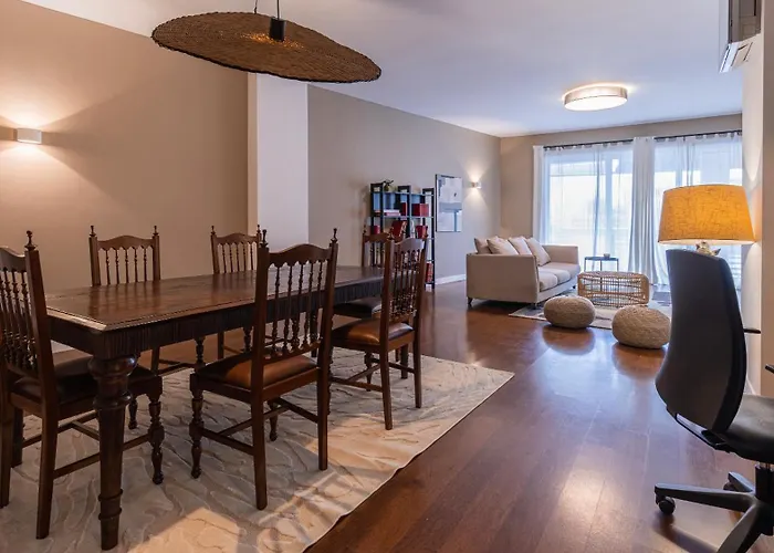 Classy 3bdr By Lovelystay *